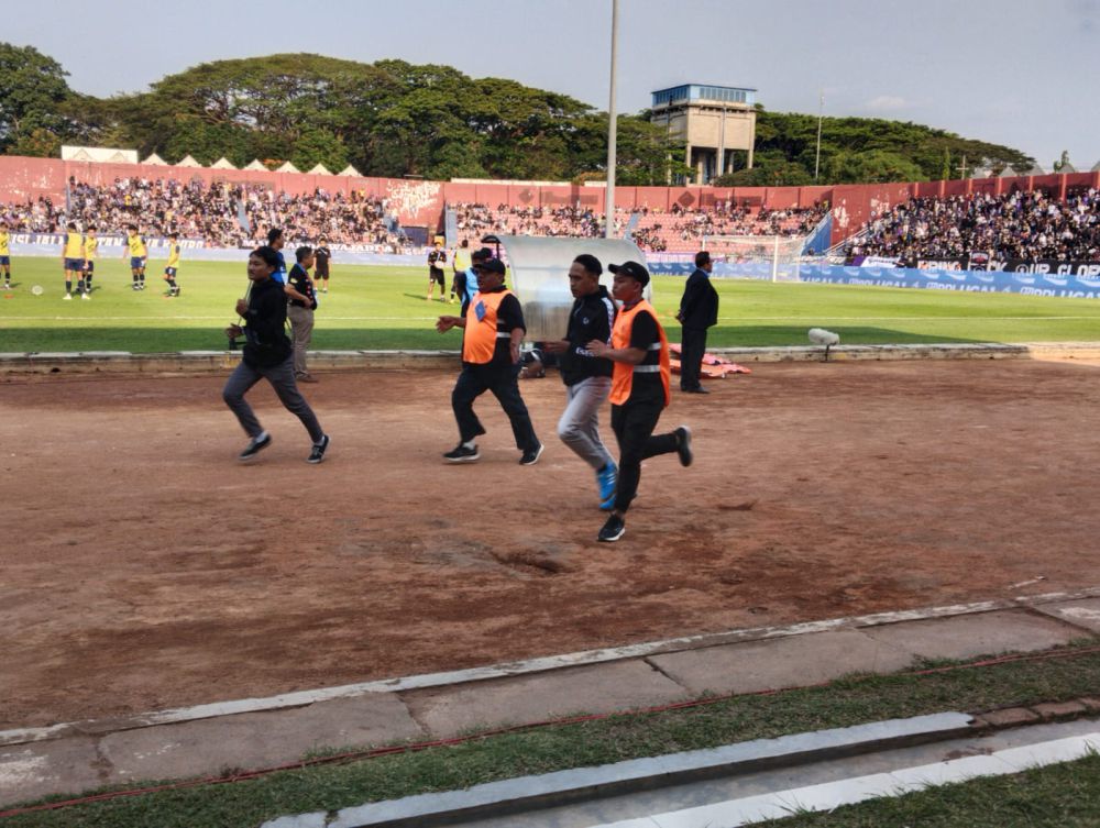 Puluhan Suporter Diamankan Panpel Persik, Diduga Pendukung Arema FC