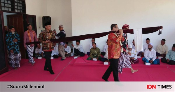 Melihat Tradisi Jamasan Tombak Pusaka Milik Tulungagung