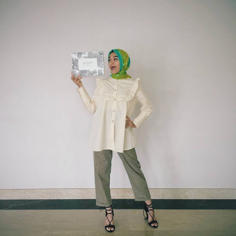 9 Ide Outfit Hijab ala Salma dari Elegan Hingga Boyish, Modis Banget!
