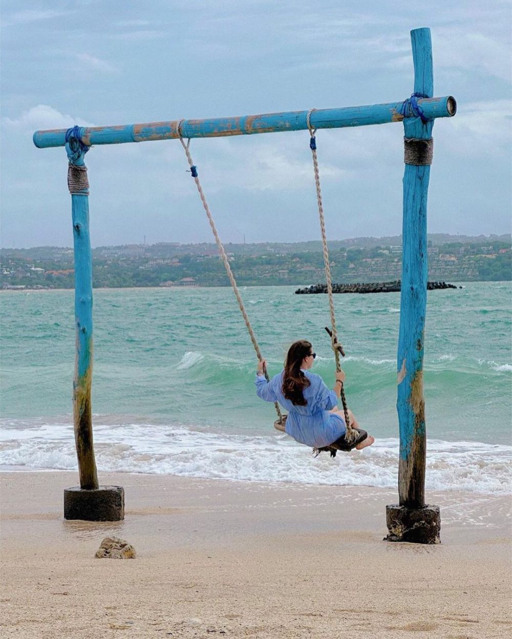 Tiket Masuk Pantai Kelan, Spot Sunset Latar Pesawat Terbang