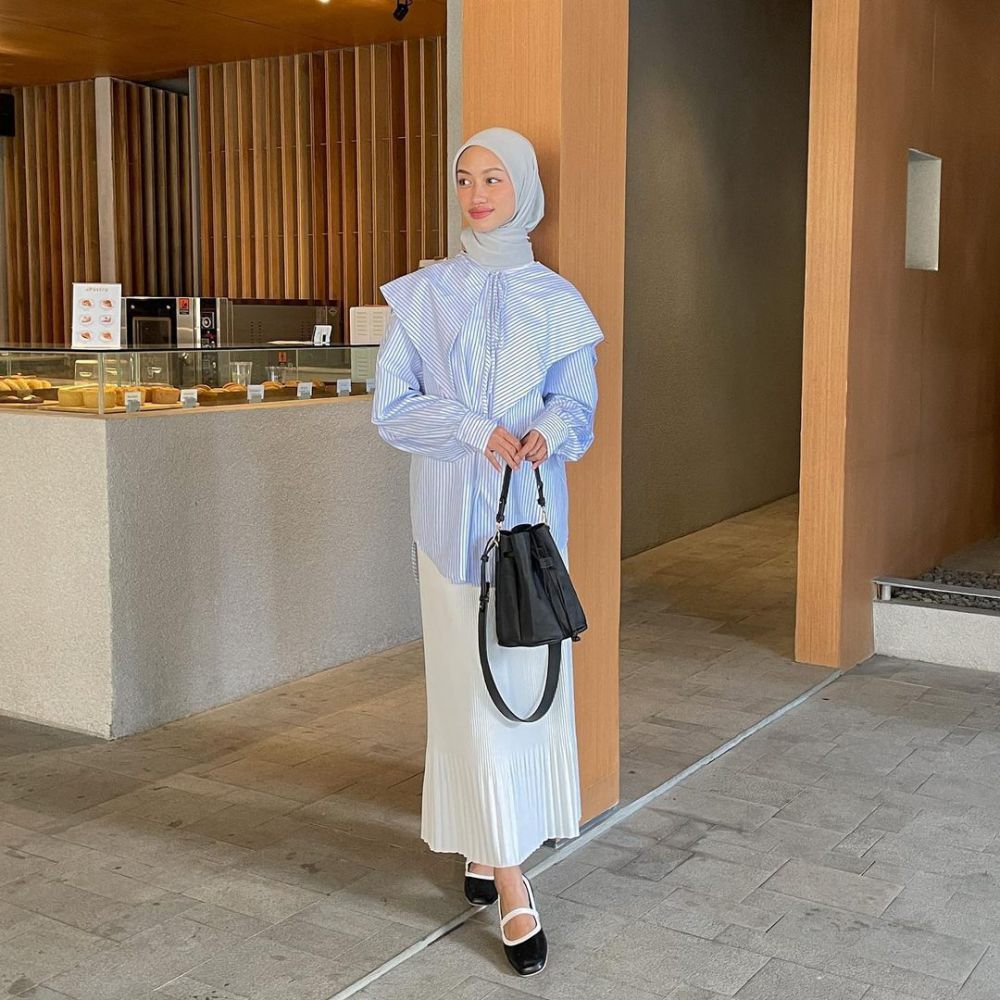 8 Ide Outfit Bernuansa Biru ala Kana Az-Zahra, Simple dan Kalem! 