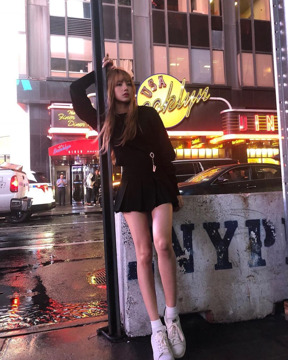 9 Ide Mix and Match Rok ala Lisa BLACKPINK, Gayanya Girly Abis!