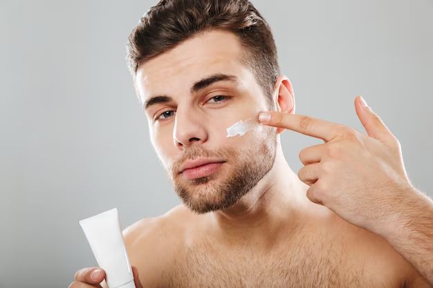 6 Mitos Skincare bagi Pria yang Sebenarnya Gak Perlu Dipercaya