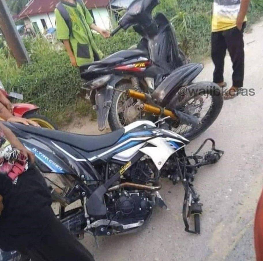 7 Potret Kocak Motor Patah Rangka Ini Apes Banget, Meleyot!