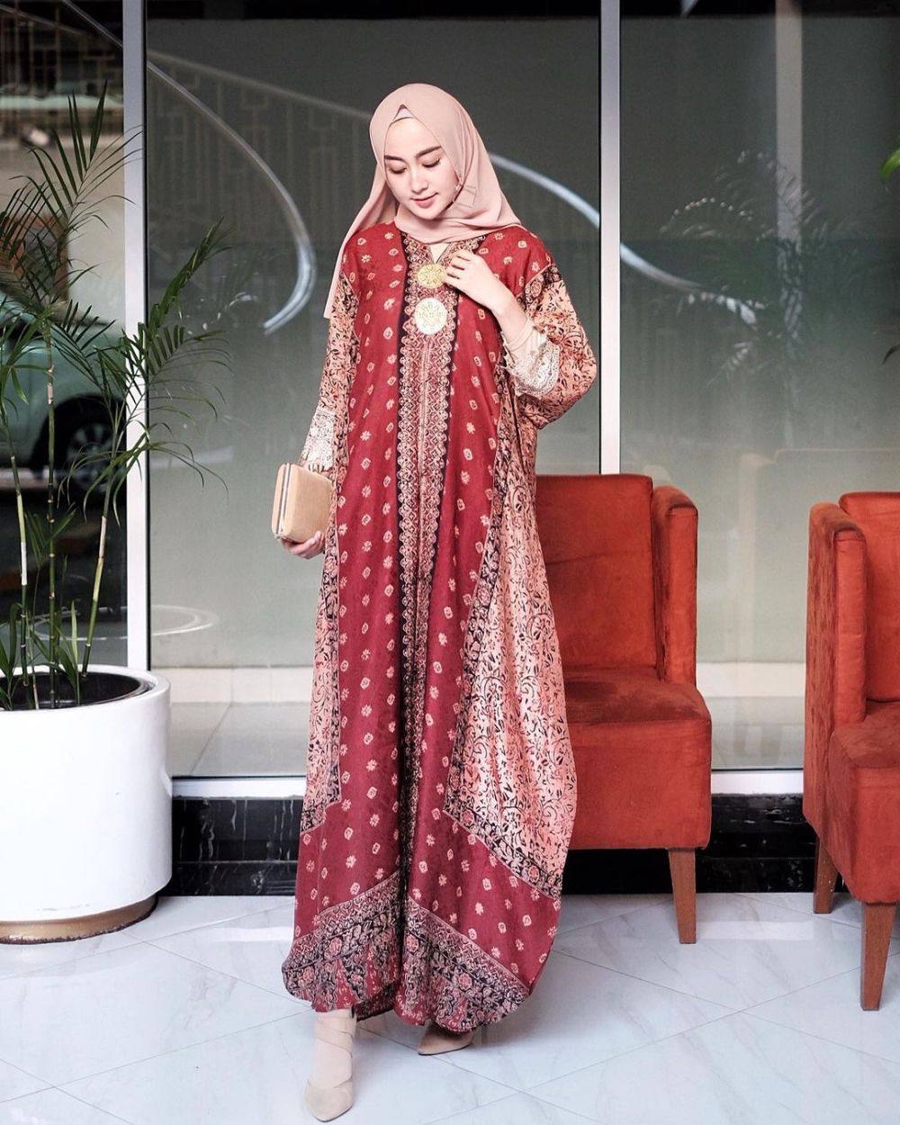 Ide Hijab Style Kondangan Dengan Outfit Nuansa Etnik