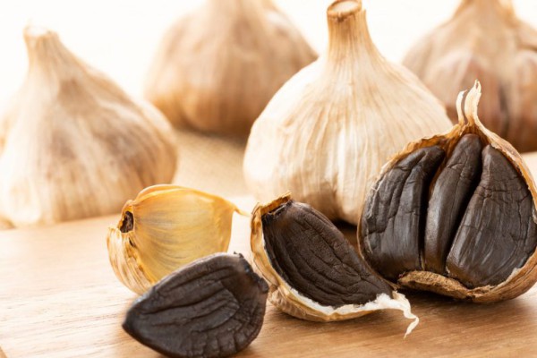5 Fakta Menarik Bawang Hitam, Dapat Dikonsumsi?