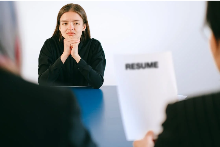 ilustrasi proses interview job seeker (pexels.com/shvetsa)