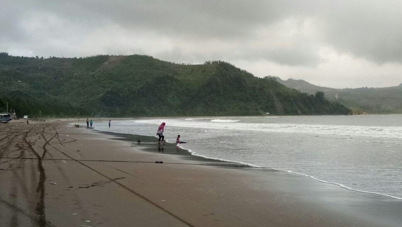 5 Pantai di Tulungagung Ini Cocok Dijadikan Tempat Camping