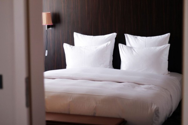 5 Tips Dekorasi Kamar ala Hotel yang Bikin Betah Seharian