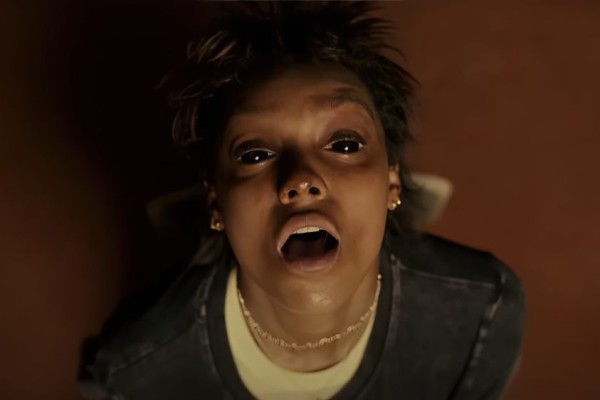 8 Film Horor Supernatural dari A24, Terbaru Talk to Me
