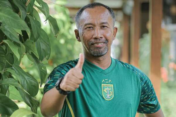 Mengingat Kiprah Legenda Hidup Persebaya Uston Nawawi