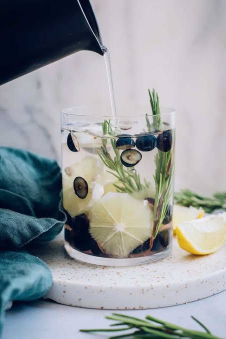 5 Minuman Infused Water Paling Segar untuk Melebur Dahaga