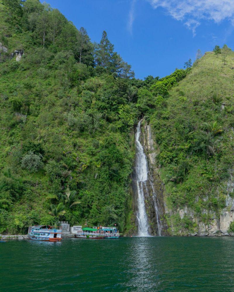 5 Air Terjun di Sekitar Danau Toba yang Seru buat Refreshing