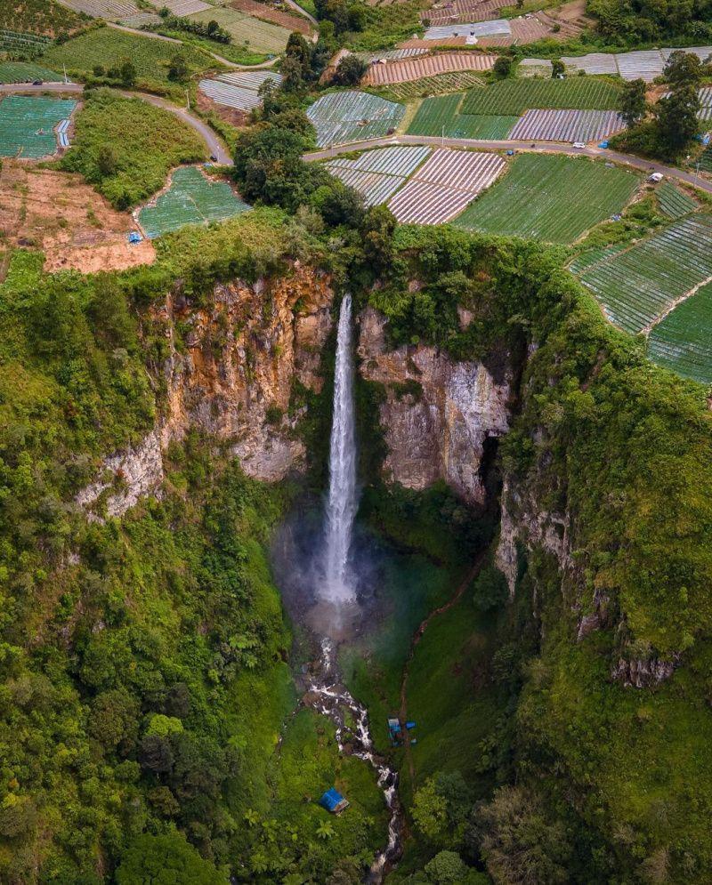 5 Air Terjun di Sekitar Danau Toba yang Seru buat Refreshing