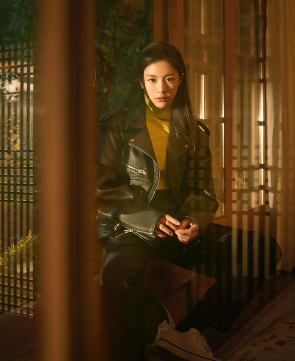 9 Referensi Outfit Boyish ala Go Yoon Jung, Aktris KDrama Moving!