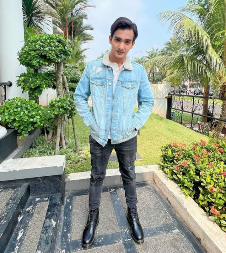 9 Ide OOTD Kasual ala Mahdy Reza, Style Modis dan Kece!