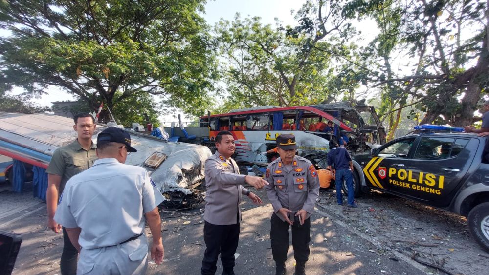 Adu Banteng Bus Eka Vs Sugeng Rahayu di Geneng Ngawi, 3 Orang Tewas