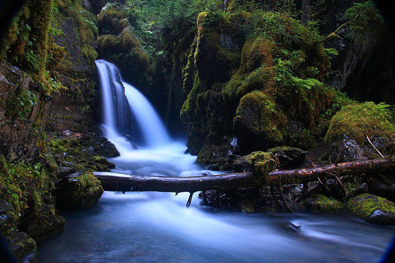 5 Air Terjun Paling Hits di Alaska, Dijamin Bikin Betah!