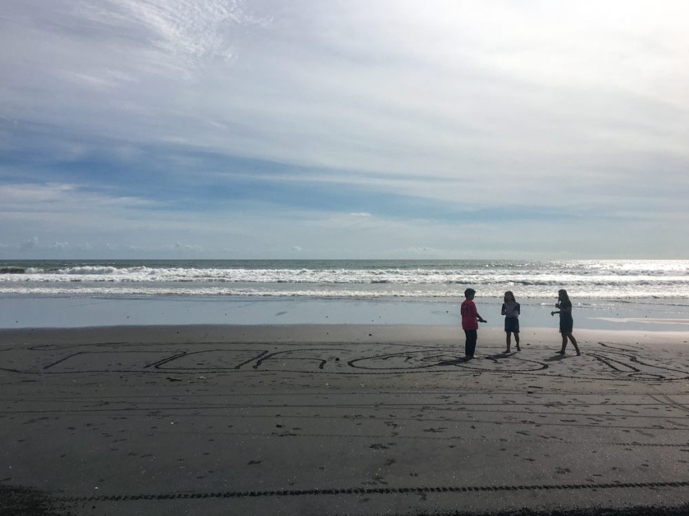 Tiket Masuk Pantai Pasut di Tabanan, Spot Foto Instagenic