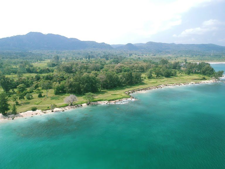 5 Pantai Mirip Bali di Banten dan Harga Tiket Masuknya