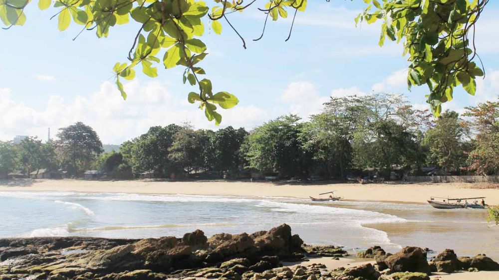 5 Pantai Mirip Bali di Banten dan Harga Tiket Masuknya