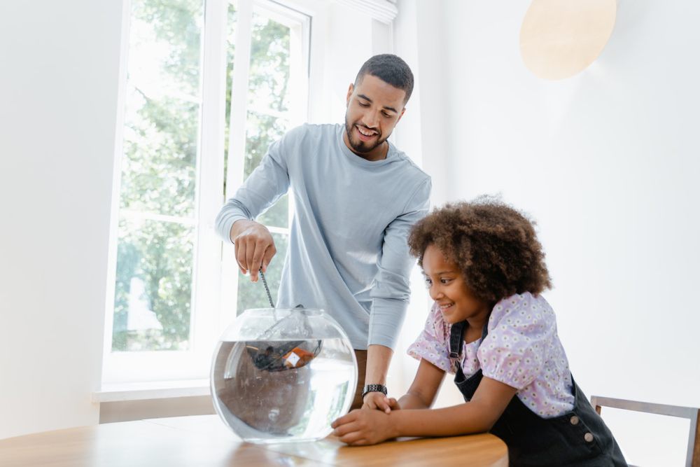 6 Tips Mengajarkan Anak Melek Finansial Sejak Remaja