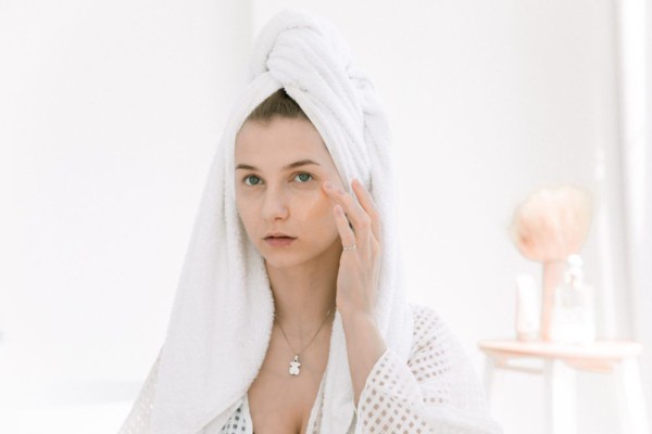 5 Tips Miliki Kulit Glass Skin, Wajah Auto Glowing Parah!