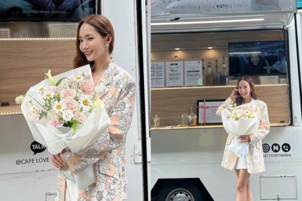 9 Inspirasi OOTD Office Look ala Park Min Young, Cool and Chic!