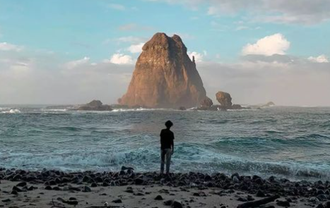 5 Wisata Pantai di Jember dengan Spot Foto Paling Populer