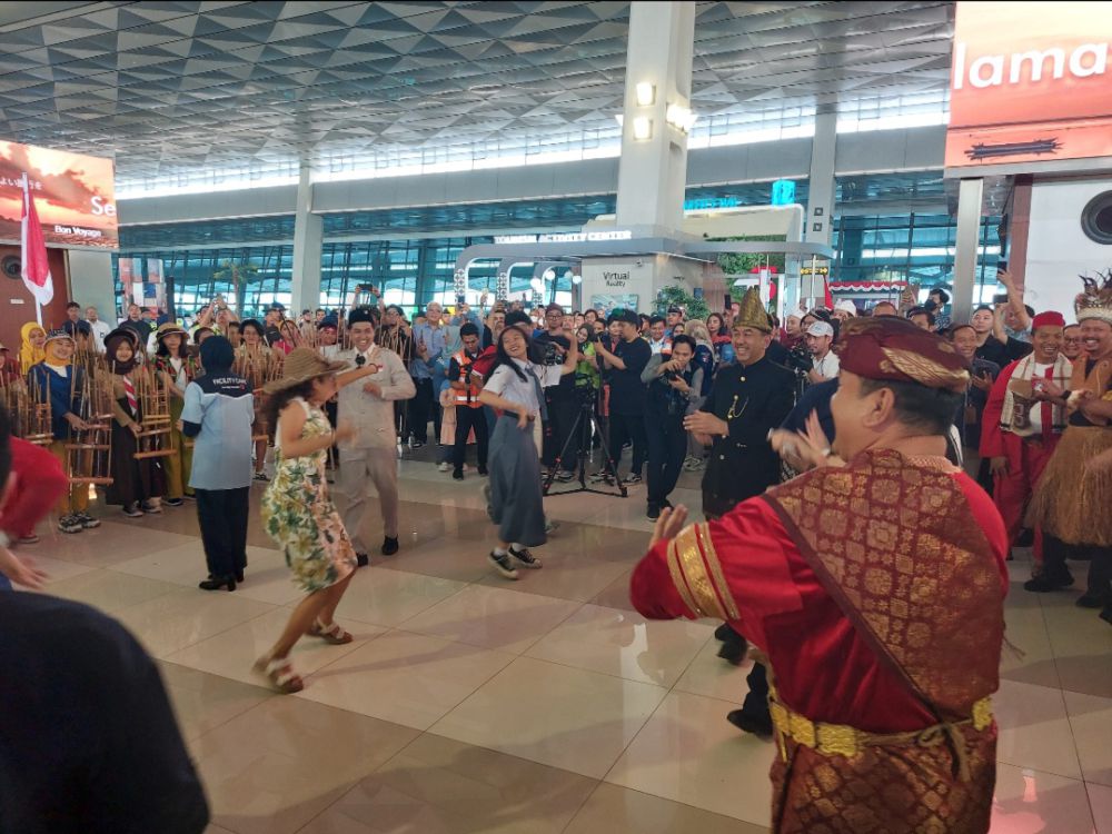 Kala Suara Angklung Menggema di Terminal 3 Soetta