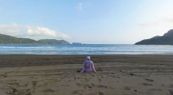 5 Wisata Pantai di Jember dengan Spot Foto Paling Populer