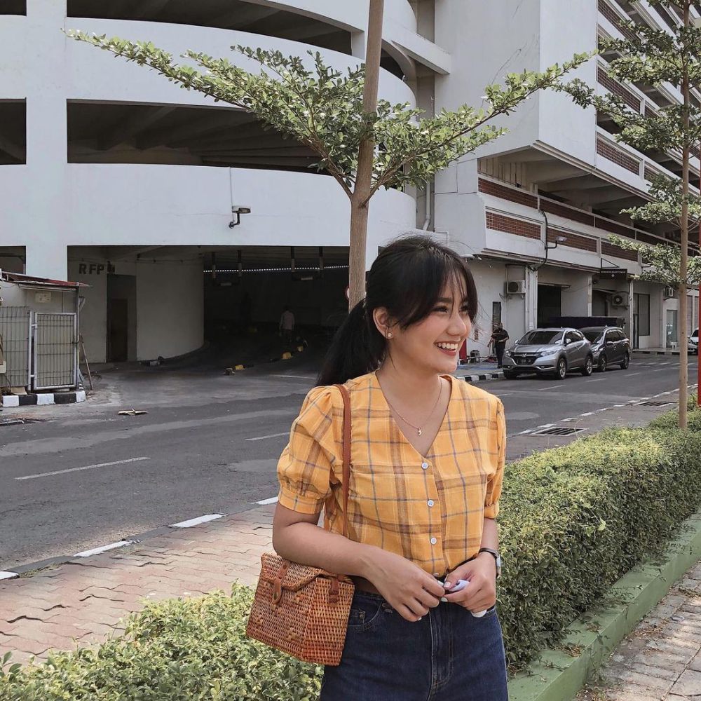 10 Ide Mix and Match Atasan Blouse ala Jesica Ceren, Catchy!