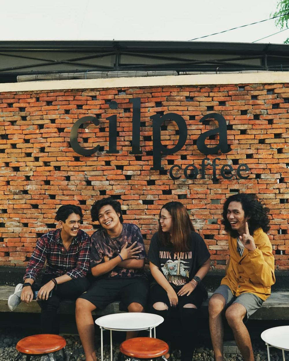 5 Kafe Outdoor di Surabaya, Bikin Nongkrong Lebih Betah
