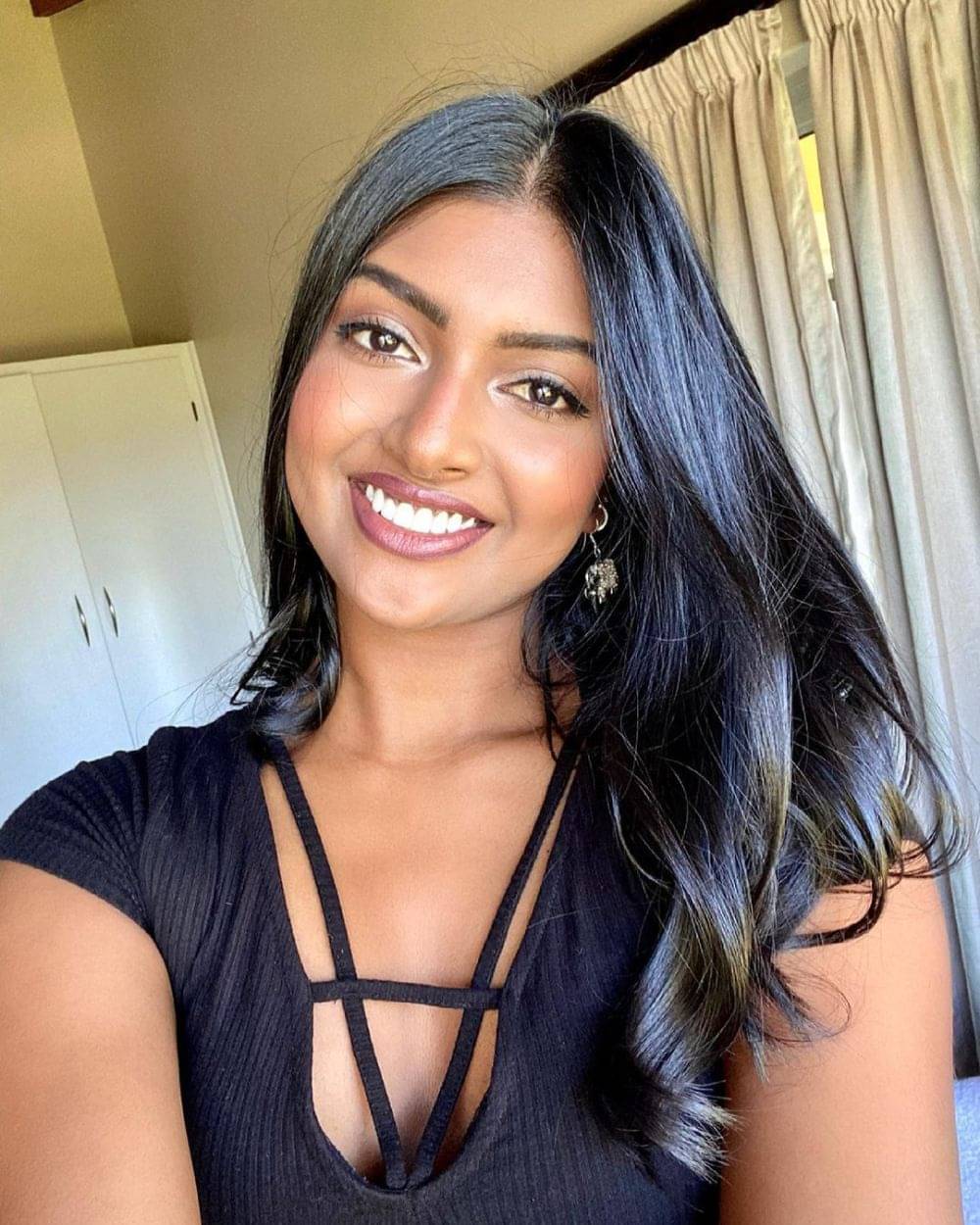 7 Potret Miss Universe Afrika Selatan 2023 Bryoni Govender