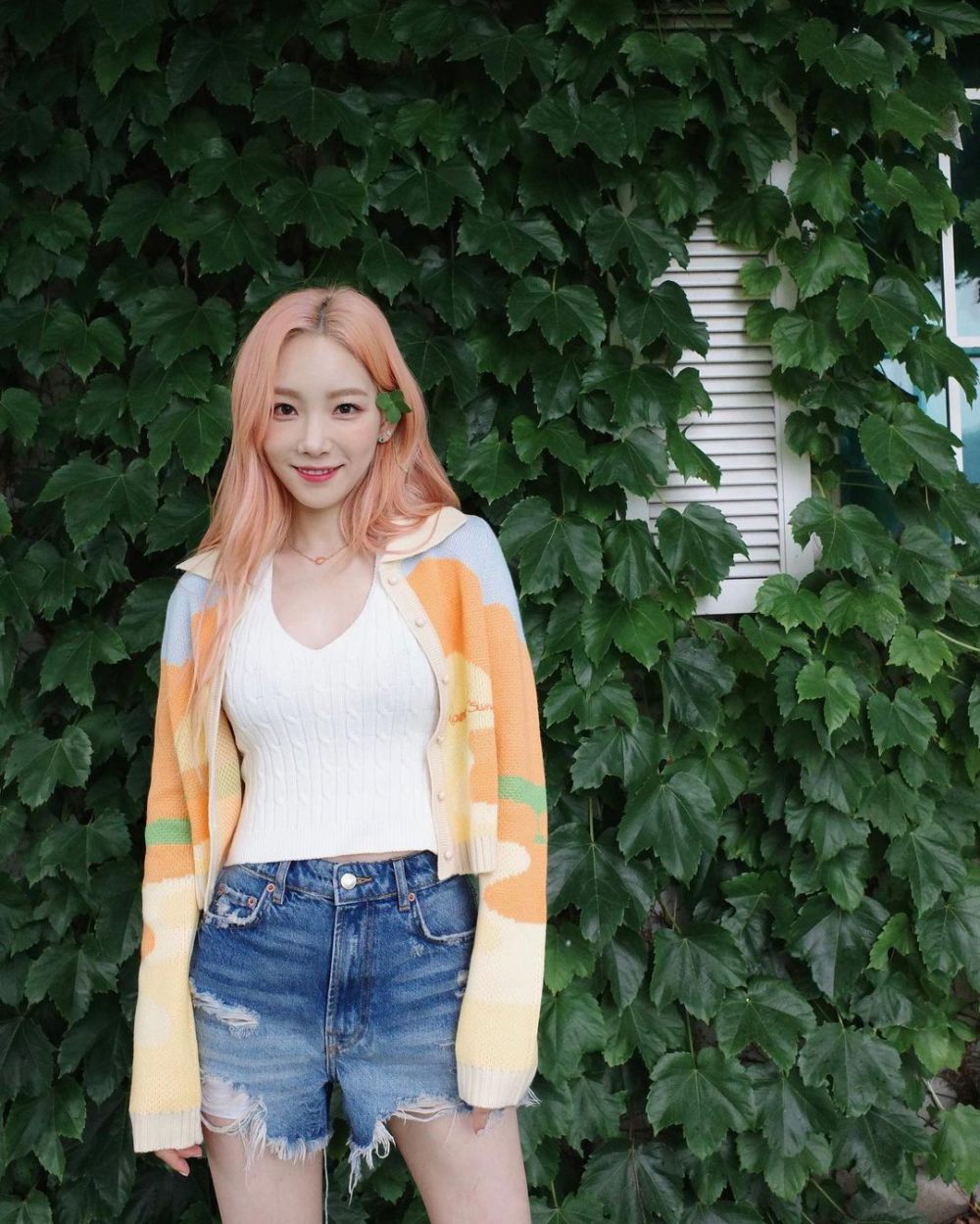 8 Gaya Summer Outfit ala Taeyeon, Tampil Cheerful!