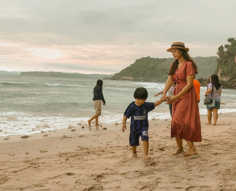 5 Pantai di Tulungagung Ini Cocok Dijadikan Tempat Camping