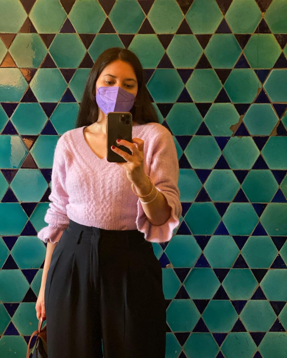 10 Potret Mirror Selfie Hannah Al Rasyid di Berbagai Tempat, Keren!