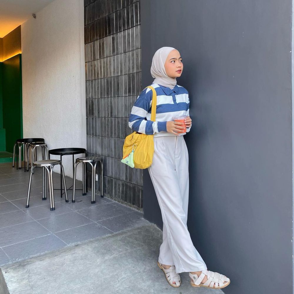 10 OOTD Hijab Nuansa Biru ala Maryam Nurul, Simpel dan Comfy!