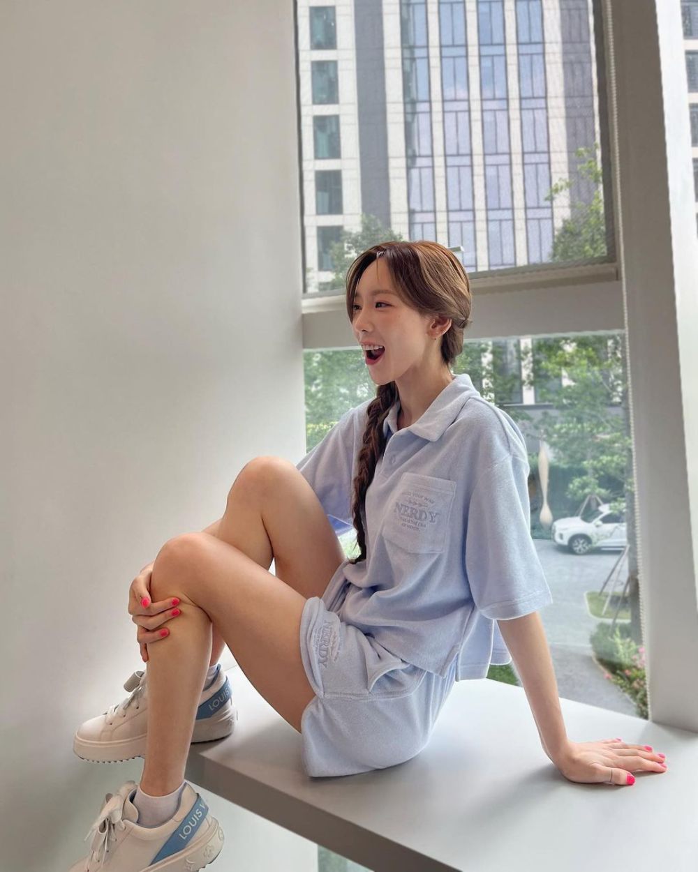 8 Gaya Summer Outfit ala Taeyeon, Tampil Cheerful!