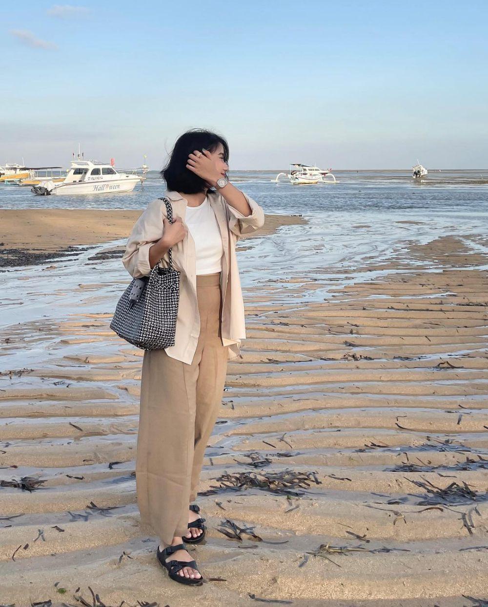 10 Inspirasi Outfit Liburan ke Pantai ala Jesica Ceren, Trendi!