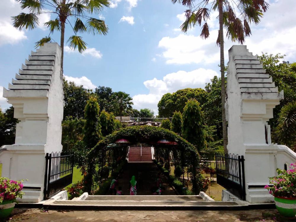 Monumen Kresek Madiun: Sejarah, Info, dan Daya Tarik
