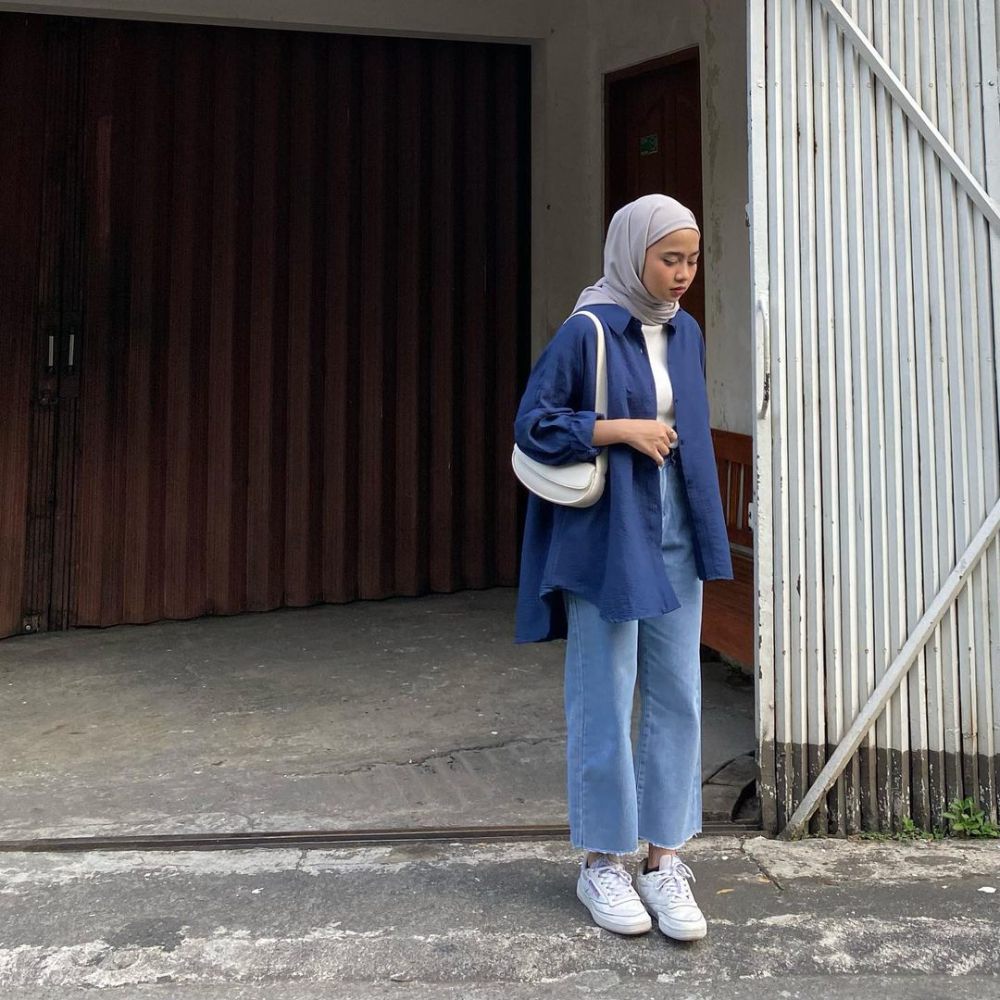 10 OOTD Hijab Nuansa Biru ala Maryam Nurul, Simpel dan Comfy!