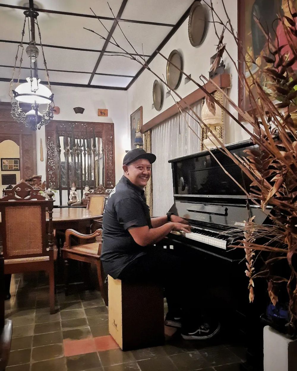 8 Rekomendasi Kafe Tematik di Malang, Unik dan Vintage
