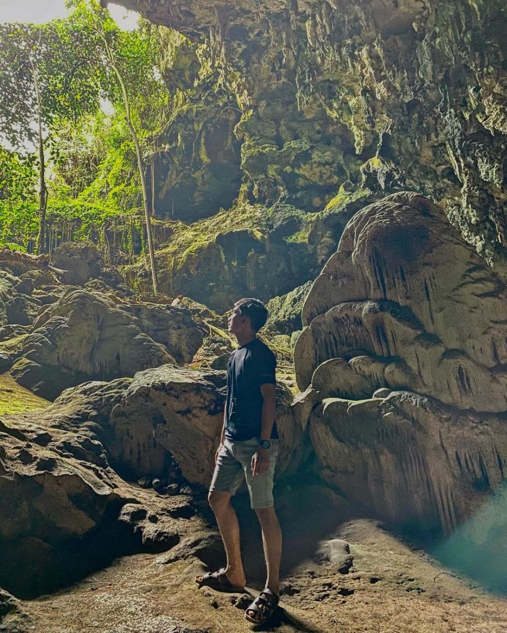 10 Gua di Indonesia yang Kental dengan Mitos, Tertarik ke Sini?