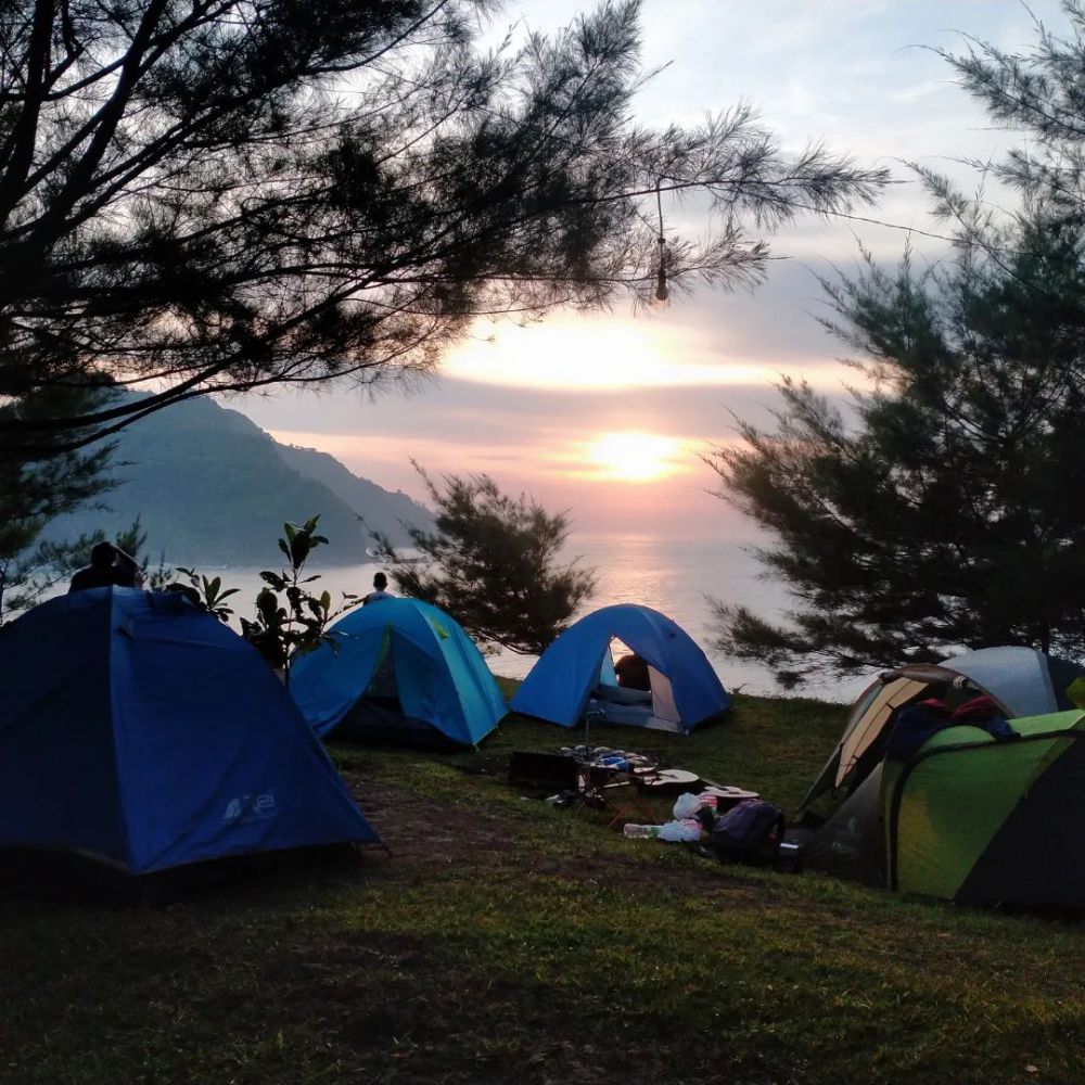 5 Spot Camping Pantai di Jawa Tengah yang cocok untuk healing