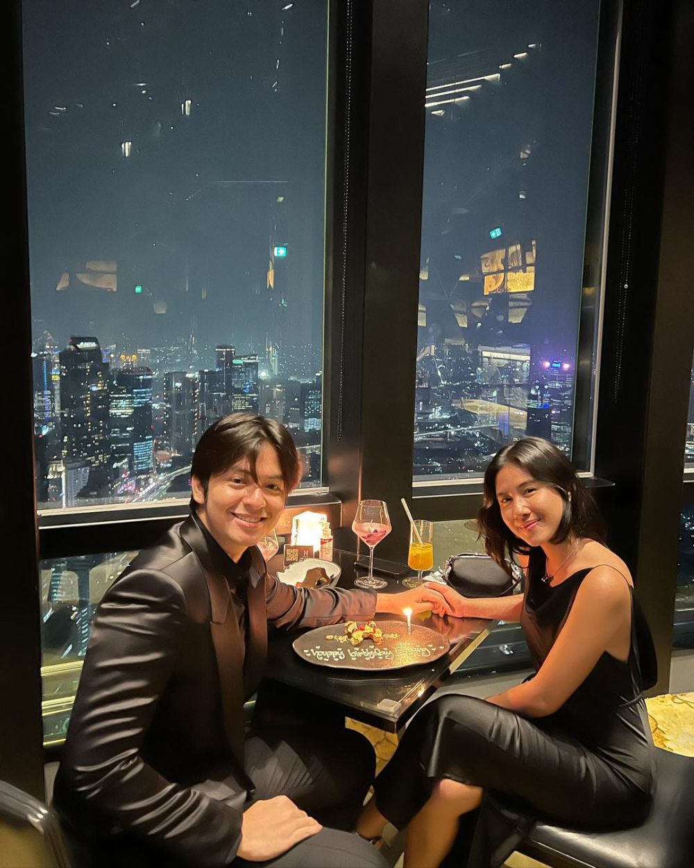 9 Pasangan Artis Dinner Romantis di Restoran Mewah, View Kece