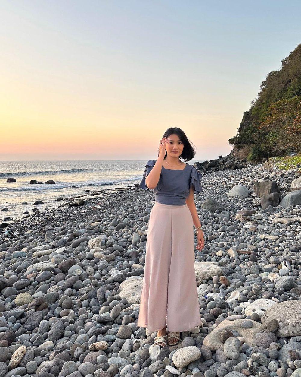 10 Inspirasi Outfit Liburan ke Pantai ala Jesica Ceren, Trendi!