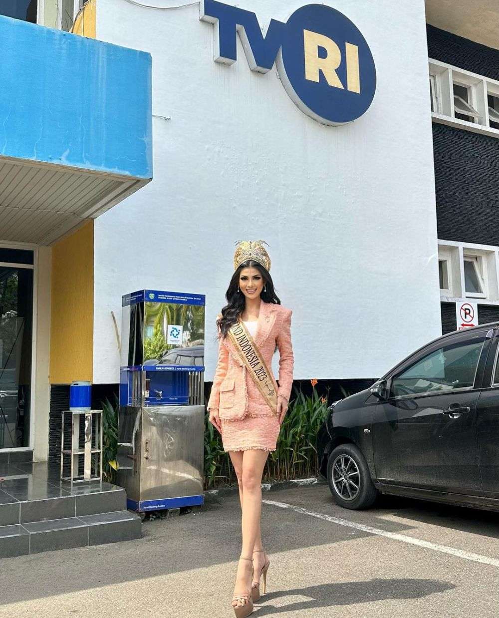 7 Potret Kepulangan Miss Mega Bintang Indonesia 2023