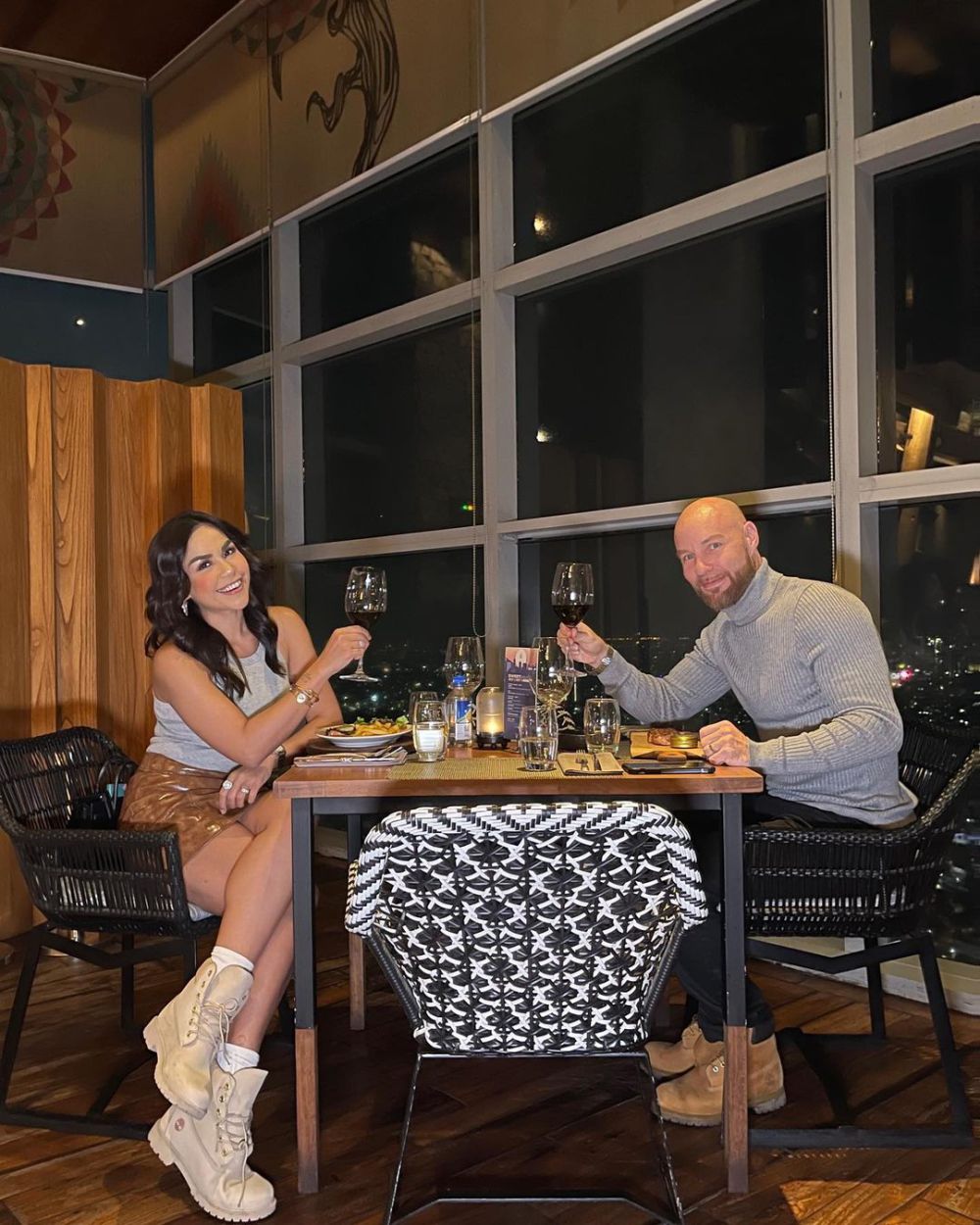 9 Pasangan Artis Dinner Romantis di Restoran Mewah, View Kece