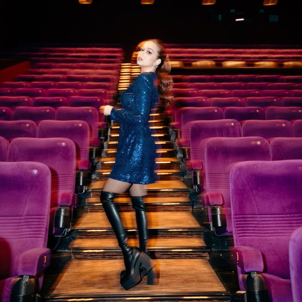 10 Potret Pose Seleb di Kursi Bioskop saat Premiere Film